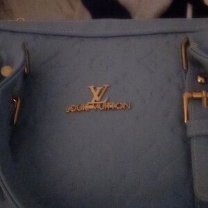 Baby blue Lv Feux